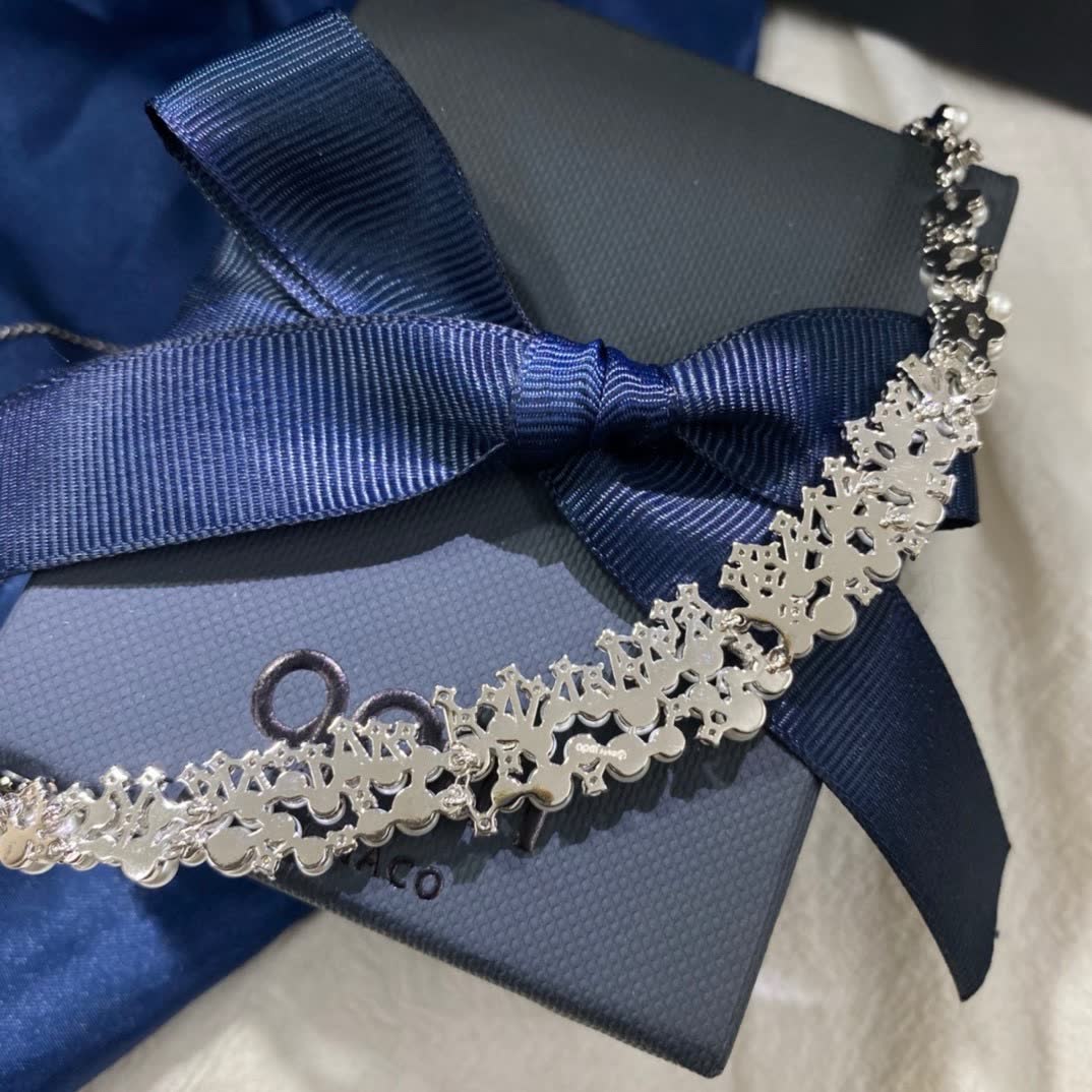 APM Monaco Elegant Diamond Necklace